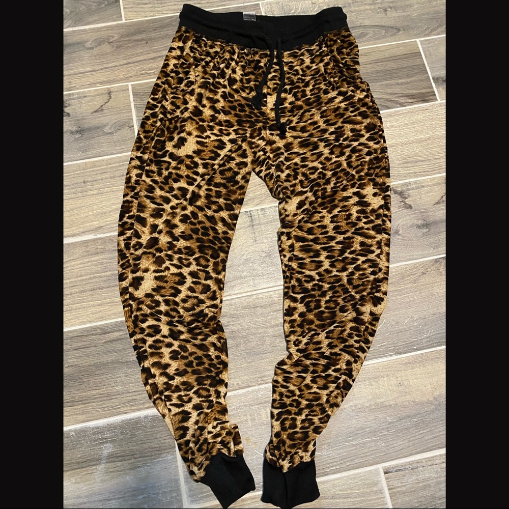 Leopard joggers